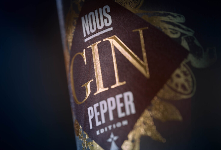 Produktfotografie-Nous-Gin-Detail-Flasche-165101