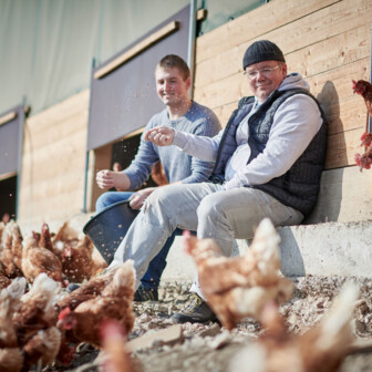 Portraitfotografie-Hohenhaus-Hühnerhof-013954