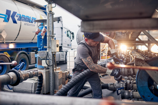 Addinol-Aussenaufnahmen-Betankung-Industriefotografie-98848